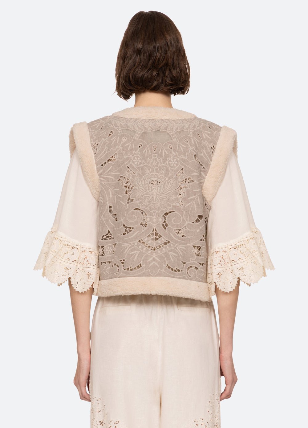 Ceci Vest